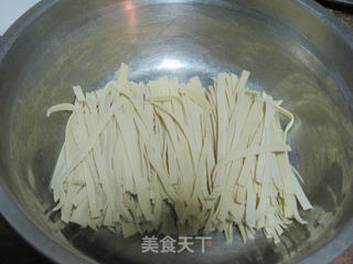炝拌豆腐丝的做法步骤:2