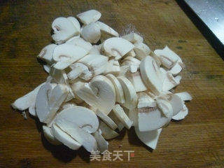 雪菜蘑菇蚕豆羹的做法步骤:2