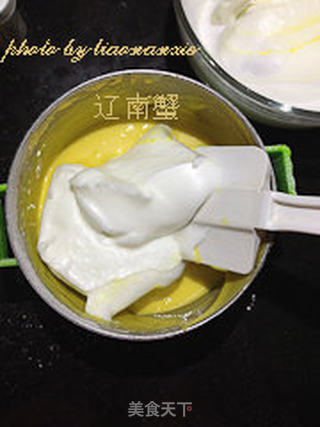 彩虹戚风蛋糕的做法步骤:9