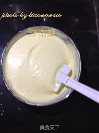 彩虹戚风蛋糕的做法步骤:12