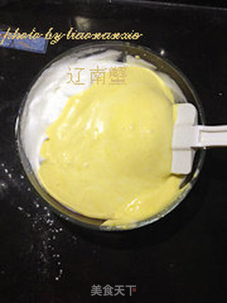 彩虹戚风蛋糕的做法步骤:11