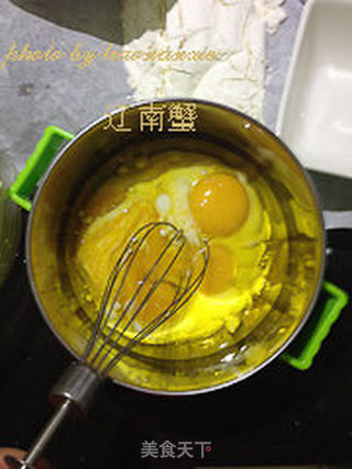 彩虹戚风蛋糕的做法步骤:2