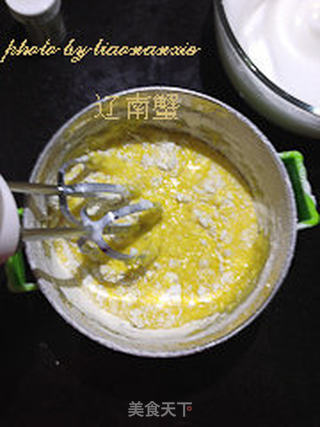 彩虹戚风蛋糕的做法步骤:7