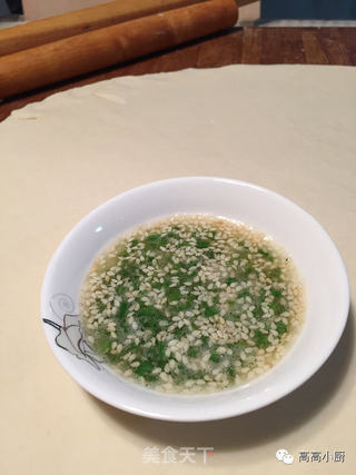 和高高一起开始葱油饼吧!的做法步骤:4
