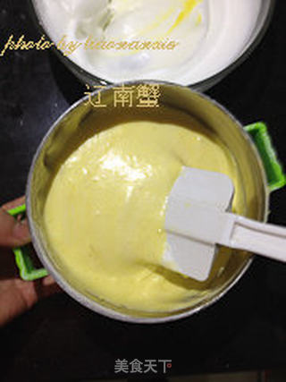 彩虹戚风蛋糕的做法步骤:10