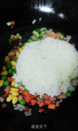 培根什锦炒饭的做法步骤:7