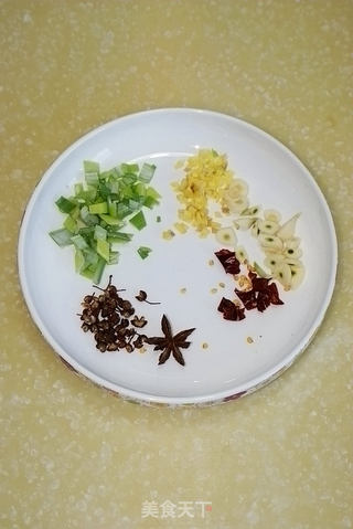 [带鱼炖豆腐]---本山大叔的拿手菜的做法步骤：2