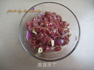 黑胡椒牛肉意面的做法步骤:2