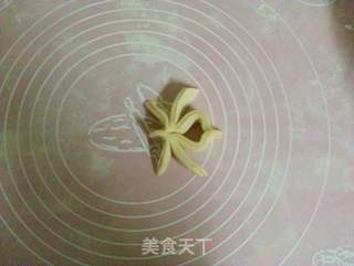 花样桃花馒头的做法步骤:11