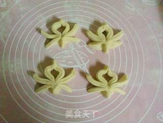 花样桃花馒头的做法步骤:12