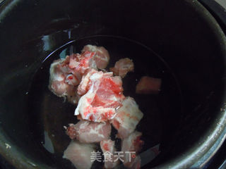 【莲藕炖排骨】--适合老人和孩子的有益菜肴的做法步骤:3