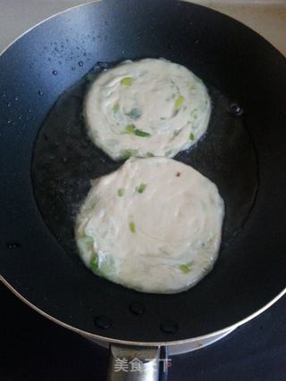 葱油饼的做法步骤:11