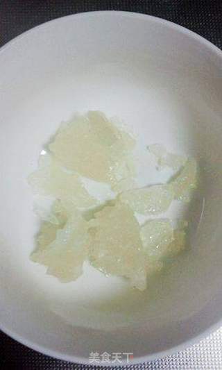 冰糖炖雪梨~~~~分享把大块黄冰糖变成小块的窍门的做法步骤:2