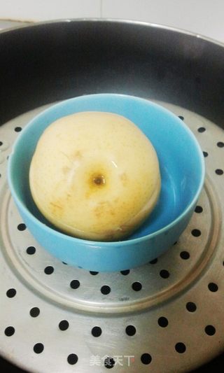 冰糖炖雪梨~~~~分享把大块黄冰糖变成小块的窍门的做法步骤:7