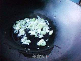 胡萝卜木耳炒玉米年糕的做法步骤:4