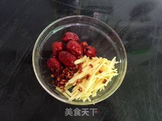 减轻女人经期的痛苦——姜椒红枣茶的做法步骤:2