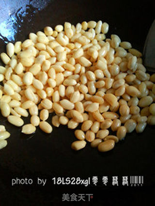 自制美味零食:麻辣花生的做法步骤:4