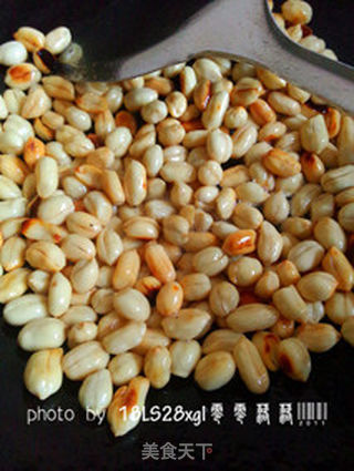 自制美味零食：麻辣花生的做法步骤：5