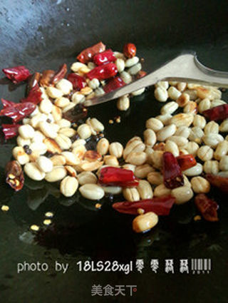 自制美味零食：麻辣花生的做法步骤：7