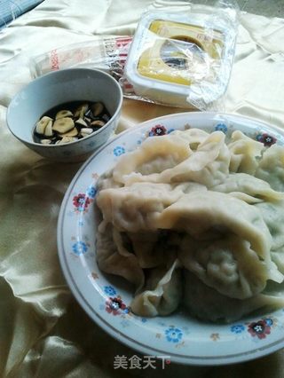 好活不如倒着，好吃不如饺子 ----- DIY萝卜香芹饺的做法步骤：11