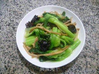 黑木耳黄花菜炒菜心的做法步骤：9