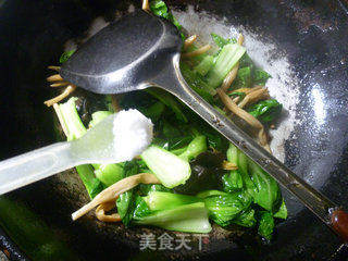 黑木耳黄花菜炒菜心的做法步骤：6