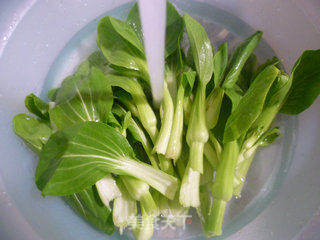 黑木耳黄花菜炒菜心的做法步骤：2