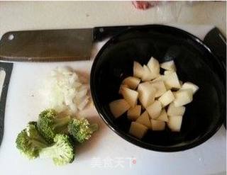 三文鱼奶油土豆汤—美味法式浓汤的做法步骤:2