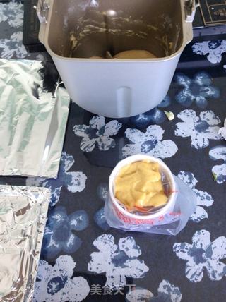 小时候吃的蛋黄饼的做法步骤:4