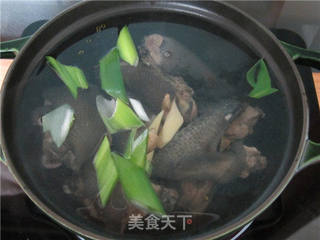 花旗参炖乌鸡的做法步骤:3