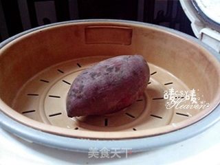 【红薯也可以华丽丽的活着】蛋香咸肉烤红薯的做法步骤：1