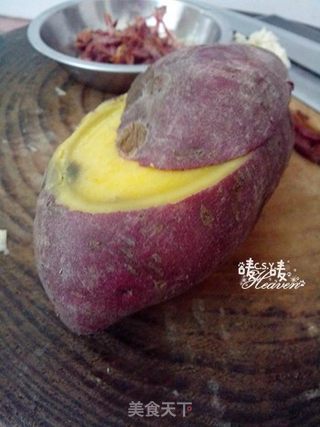 【红薯也可以华丽丽的活着】蛋香咸肉烤红薯的做法步骤:3
