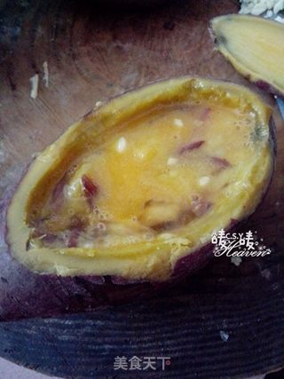 【红薯也可以华丽丽的活着】蛋香咸肉烤红薯的做法步骤:6