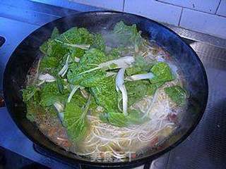 滑子菇鸡汤面的做法步骤:6