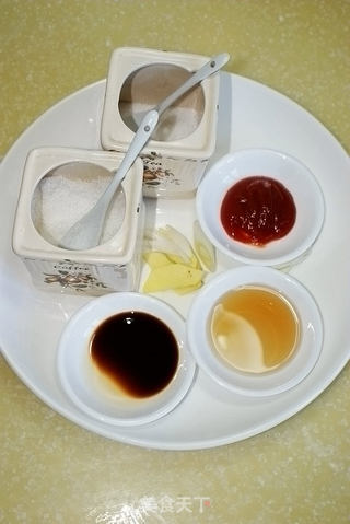 春节家宴喜庆硬菜系列四------[红红火火油焖大虾]的做法步骤：2