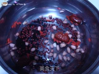 黑红双绝补血养心粥的做法步骤:2