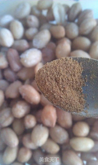 微波炉五香花生米的做法步骤:4