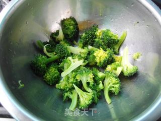 西兰花腰果沙拉的做法步骤：6