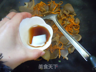 【虫草花炒鸭胗】--年夜第五道菜‘黄金满地’的做法步骤:8