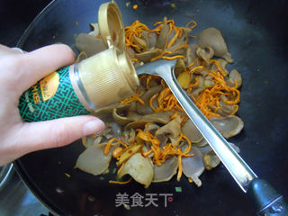 【虫草花炒鸭胗】--年夜第五道菜‘黄金满地’的做法步骤:9
