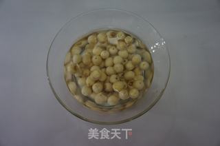 莲子百合排骨粥的做法步骤：2