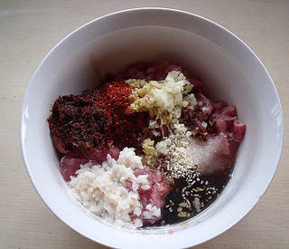 土豆粉蒸肉的做法步骤:4