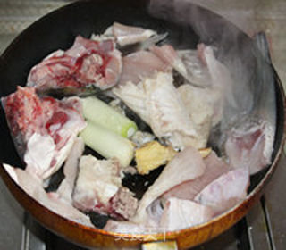 砂锅鱼杂豆腐煲的做法步骤:2