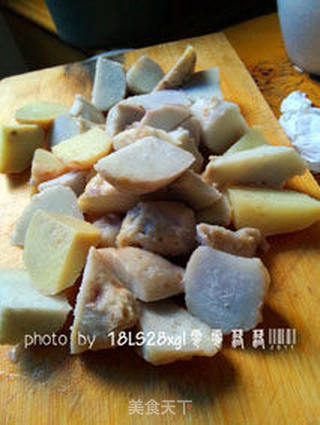 朴实美味:剁椒芋头的做法步骤:2