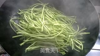 藜蒿炒腊肉的做法步骤:4