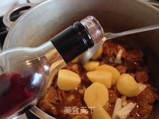 红酒烩牛腩饭的做法步骤：7