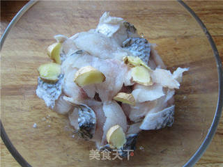番茄鲈鱼的做法步骤:2