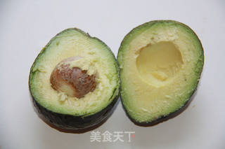 健康西式午餐--牛油果虾仁包的做法步骤:2