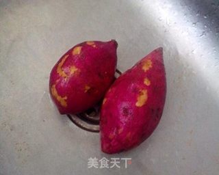 【吧唧吧唧的健康磨嘴小零食】自制黑椒红薯条的做法步骤：1