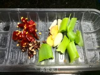 尖椒鸡丁的做法步骤:2